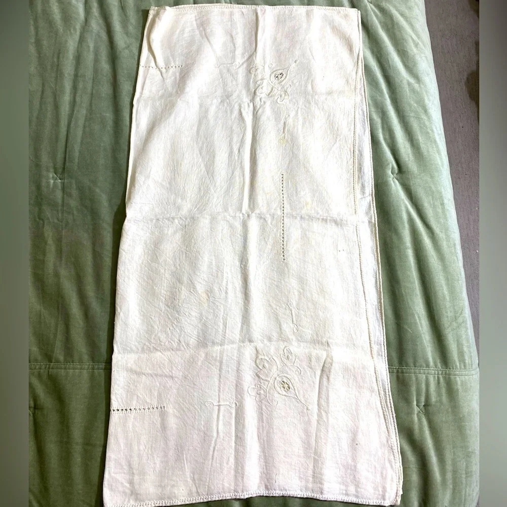 Vintage square tablecloth embroidered floral beige eyelets  OSB